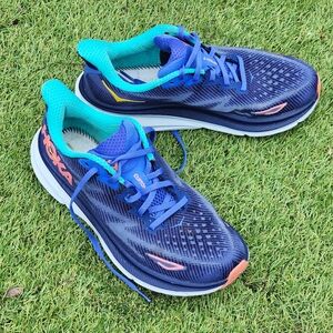 HOKA CLIFTON 9 - Womens Athletic Shoes - SIZE 9.5B (( no Insoles ))
